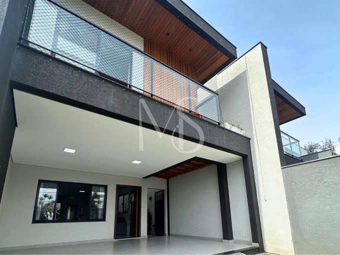 Sobrado à Venda com 1 suíte master + 2 dormitórios– Saguaçú | Joinville – SC